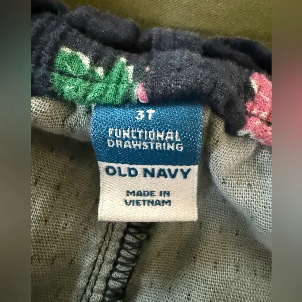 🌸 Old Navy Girls Navy Floral Cotton Shorts – Size 3T